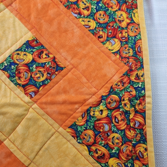 🎃 Handmade Quilted Halloween Table Runner 👻 - Picture 4 of 8